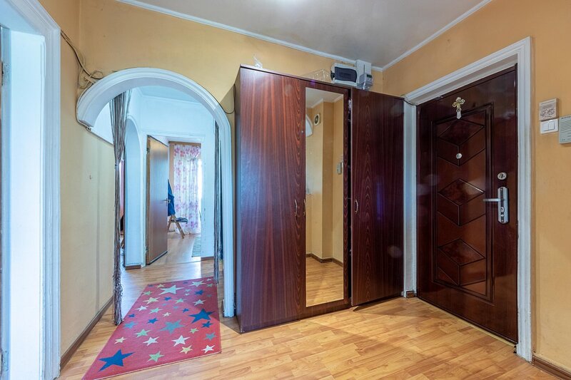 Piata Sudului, spitalul Bagdasar, 3 camere. decomandat + loc ADP