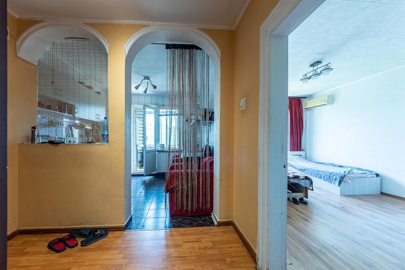 Piata Sudului, spitalul Bagdasar, 3 camere. decomandat + loc ADP