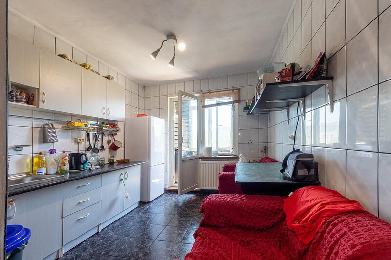 Piata Sudului, spitalul Bagdasar, 3 camere. decomandat + loc ADP