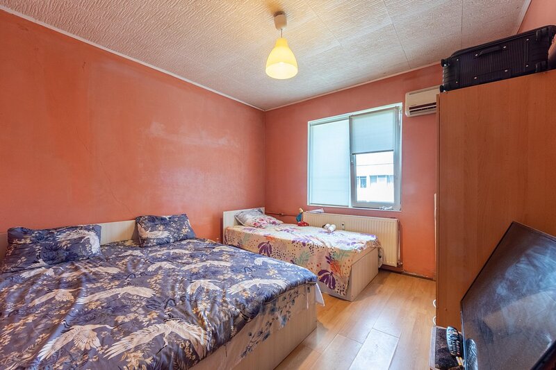 Piata Sudului, spitalul Bagdasar, 3 camere. decomandat + loc ADP