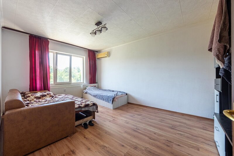 Piata Sudului, spitalul Bagdasar, 3 camere. decomandat + loc ADP